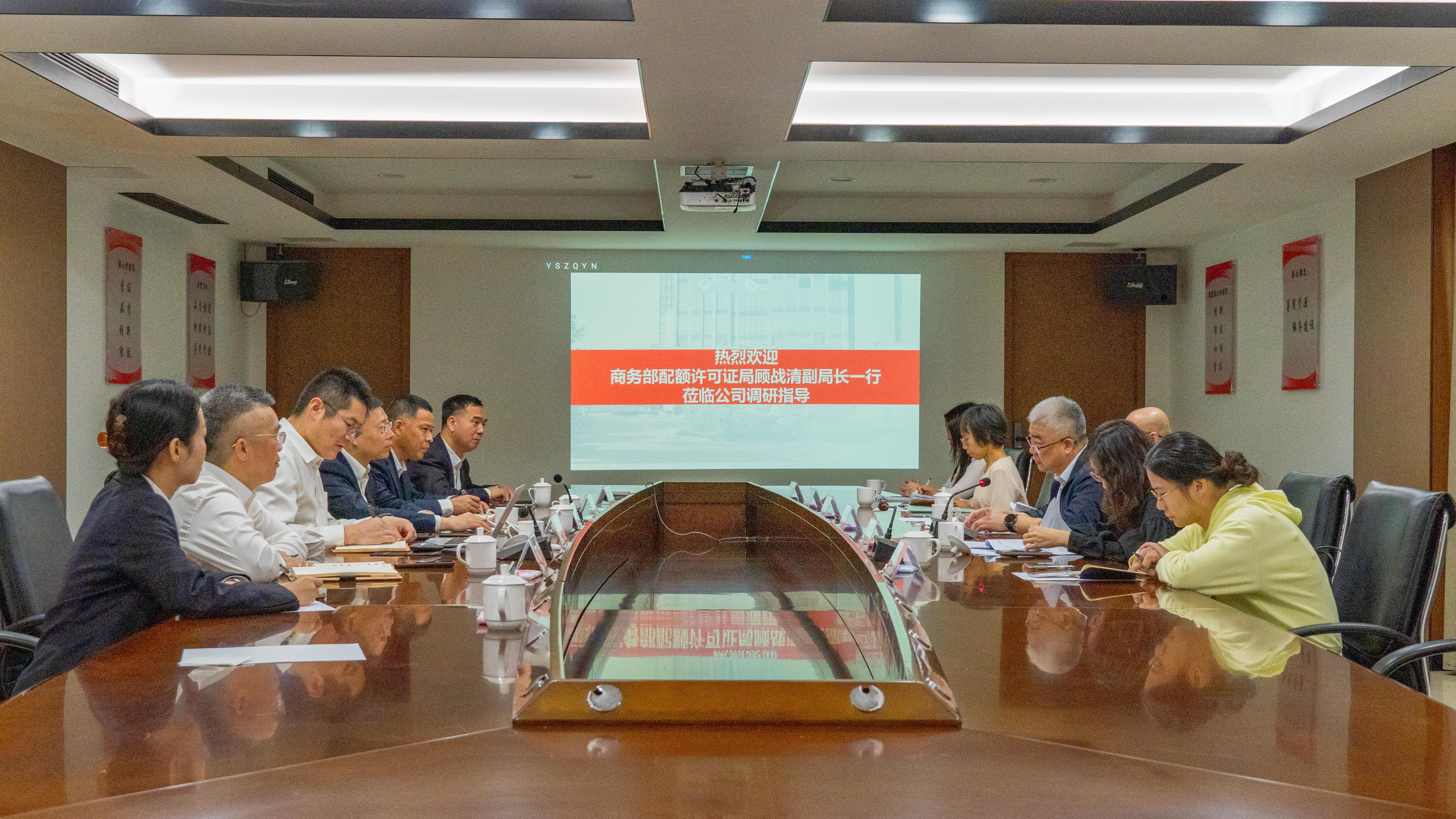 商務(wù)部配額許可證事務(wù)局副局長(zhǎng)顧戰(zhàn)清一行蒞臨廈門標(biāo)準(zhǔn)砂調(diào)研指導(dǎo)